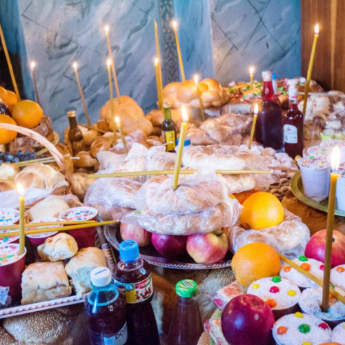 Moșii de toamnă, o zi de pomenire și comuniune în tradiția creștină