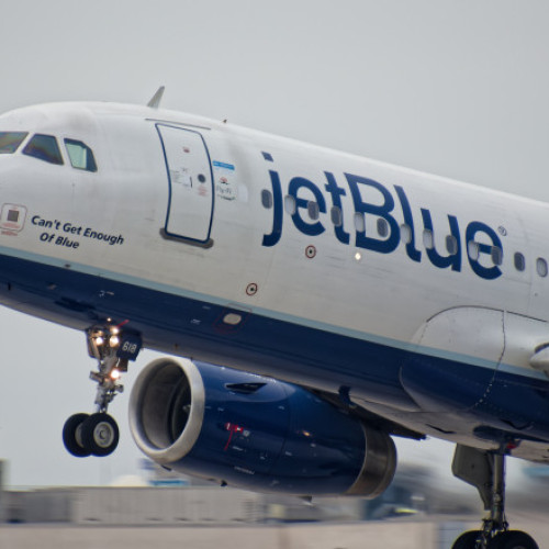 Pasageri ai unui zbor JetBlue au fost spitalizați după scăderea bruscă a altitudinii