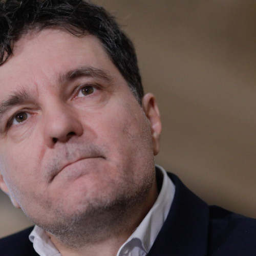 Nicușor Dan spune că Piedone e un „măcărici” care „face circ”: „Credeți că primarul din Koln merge cu roaba pe stradă?”