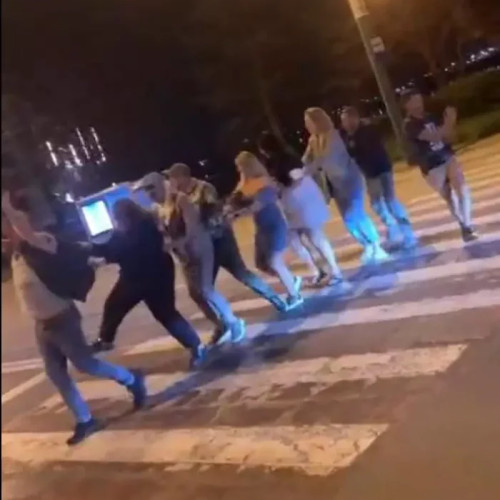 Ucraineni dansând în Mamaia, după ce au făcut față războiului din țara lor