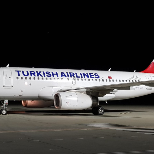 Alertă cu bombă la bordul unei aeronave Turkish Airlines - Zborurile către Istanbul deviate către alt aeroport în urma unei amenințări cu bombă