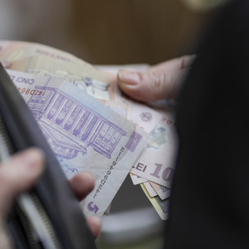 Banii pentru pensiile românilor au fost virați de Ministerul Muncii către Poșta Română înainte de Paște