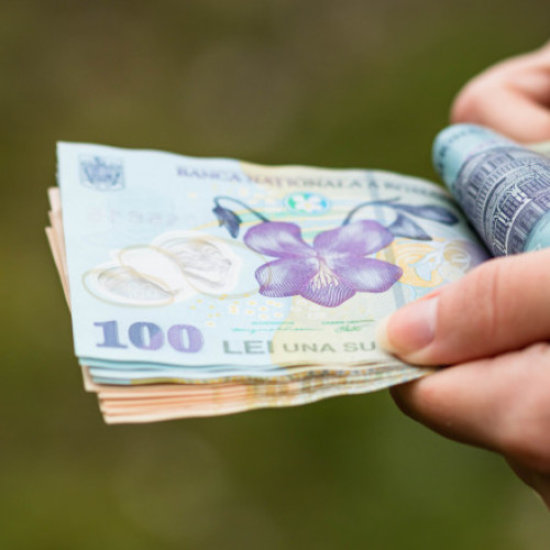 O farmacistă șefă din Bihor a decontat servicii medicale fictive de 377.000 de lei. Cu banii și-a cumpărat bijuterii, haine și o mașină