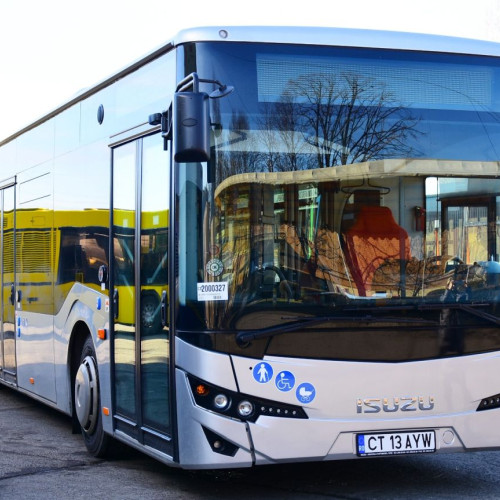 Scandal in prima zi de Paste: Autobuz vandalizat in Constanta