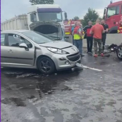 Accident grav cu 6 mașini lovite de un camion pe DN1, traficul deviat în direcția București