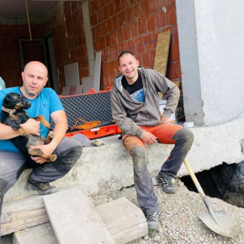 Echipajul ISU Cluj salvează un câine blocat într-o vizuină sub fundația unei case timp de 8 ore