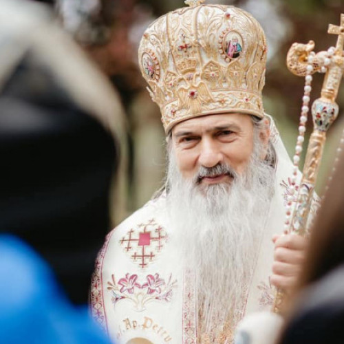 ÎPS Teodosie: Orice atac de panică „însemnează o împuţinare de suflet”. Ce spune despre „patima statului la telefon”