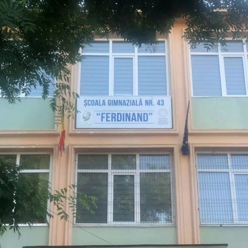 Bătaie la o școală din Constanța: trei contra unu