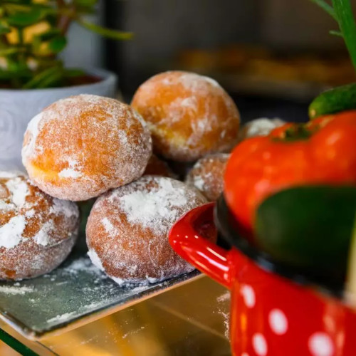 Pui pe Jar Deschide un Nou Restaurant în Constanța - Ofertă de Gogoși Gratuite