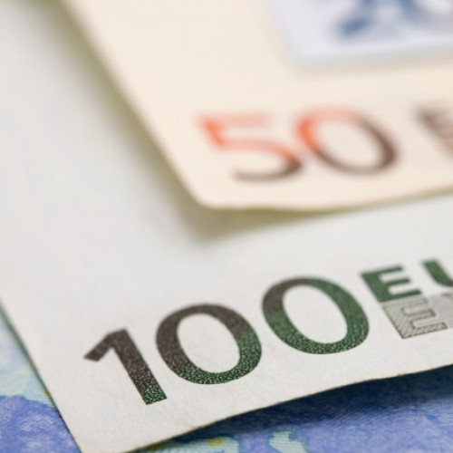 Euro în scădere după alegerile europarlamentare