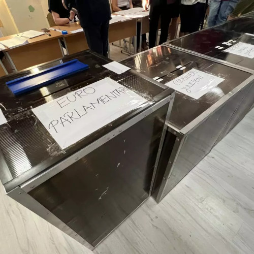 Problemele din secțiile de votare au întârziat procesarea