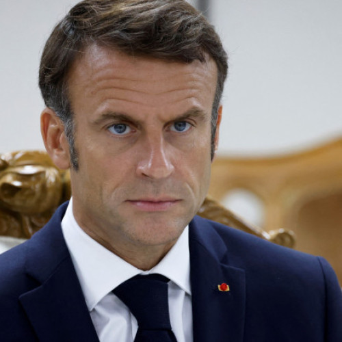 Emmanuel Macron eliminat de pe afișele electorale ale partidului său